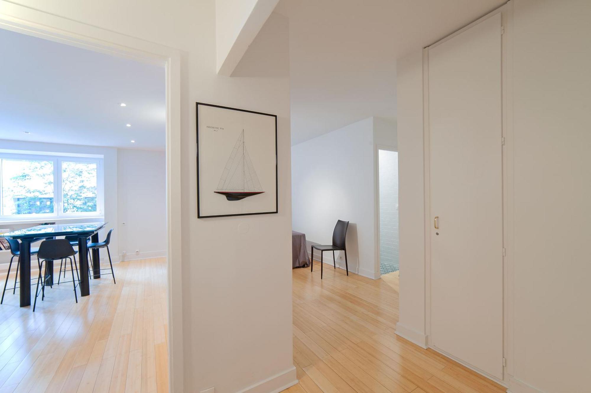 Large Pleasant Alcove In Center Apartment