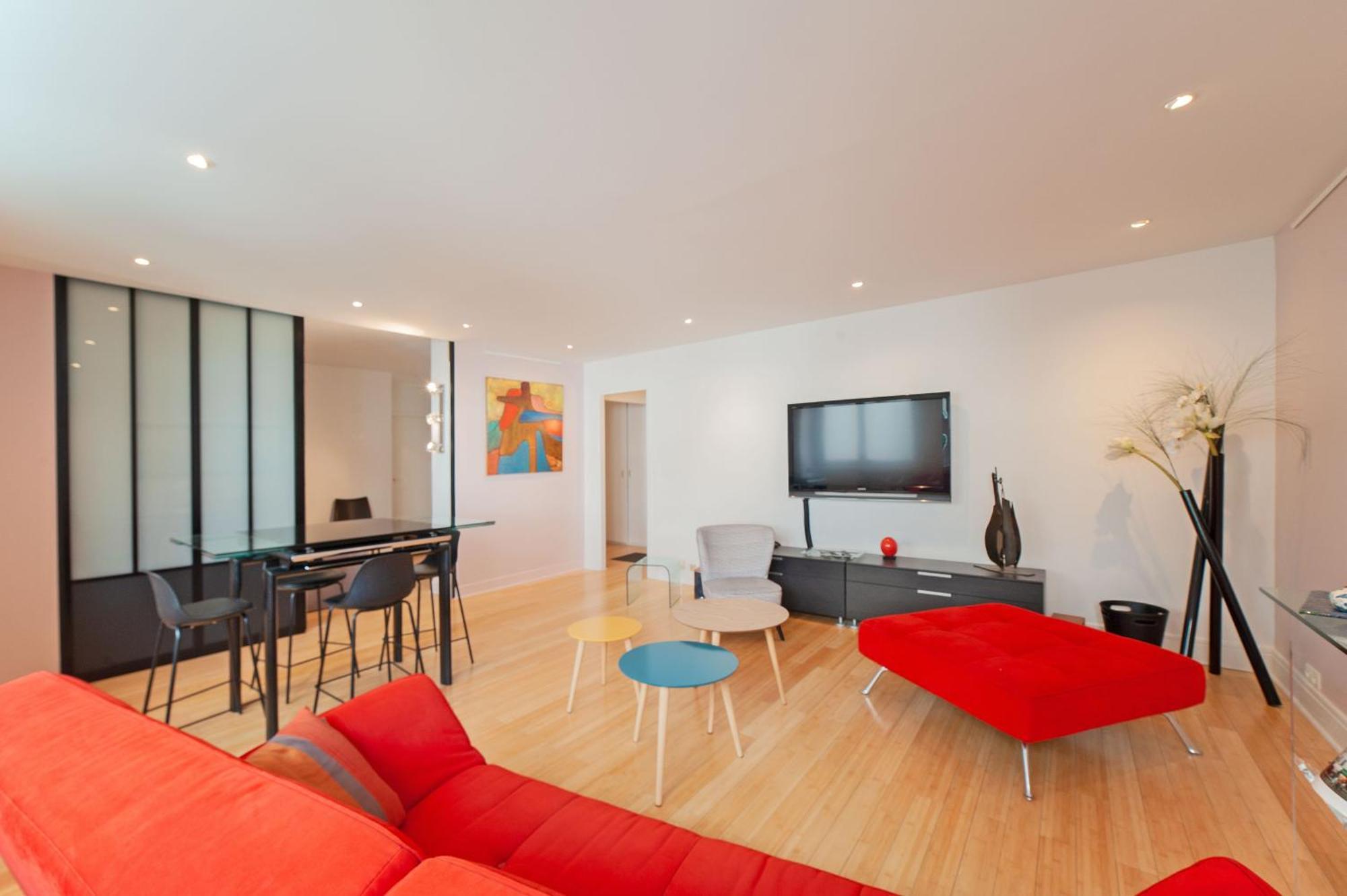 Large Pleasant Alcove In Center Apartment