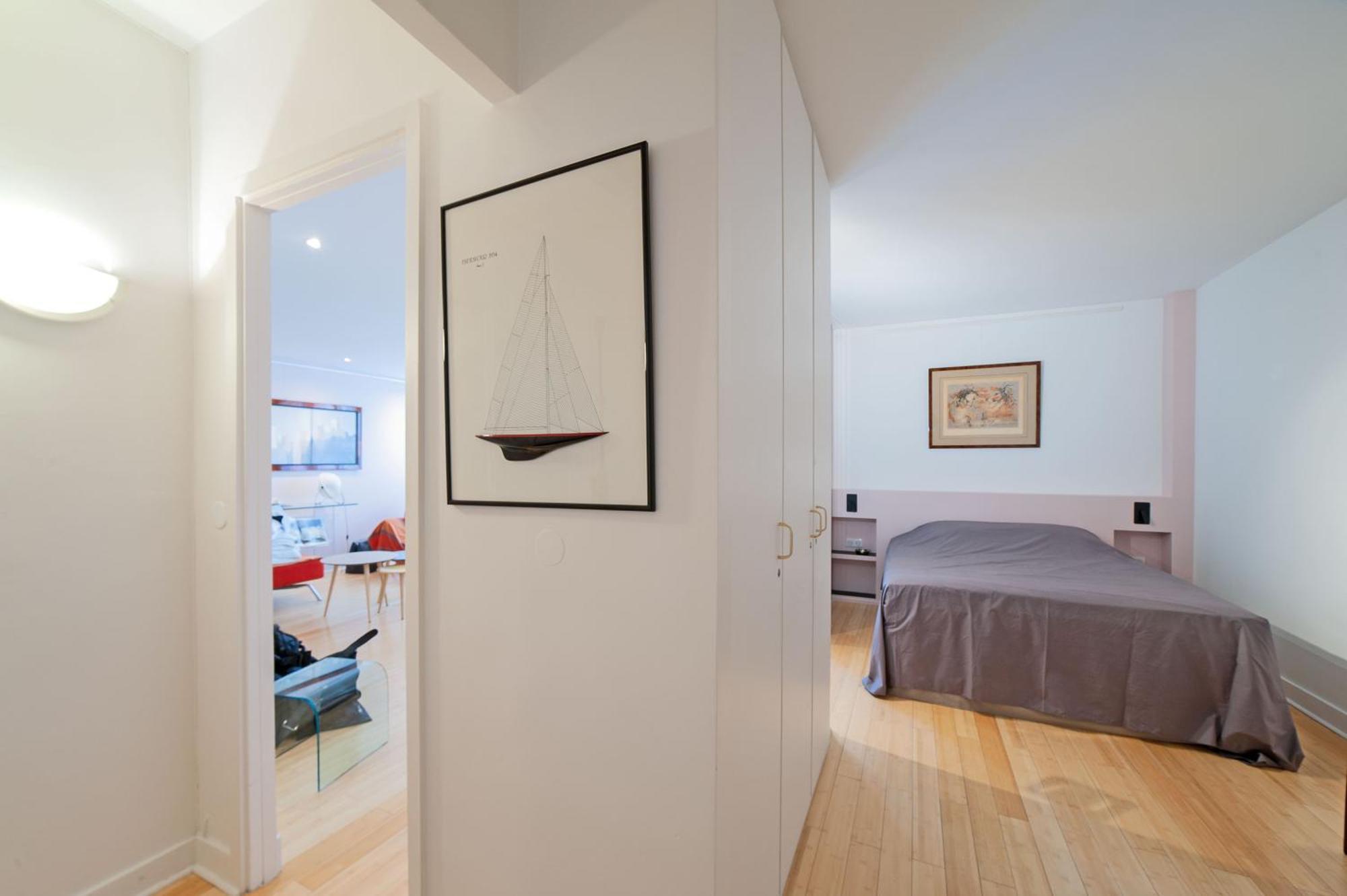 Apartment Large Pleasant Alcove In Center