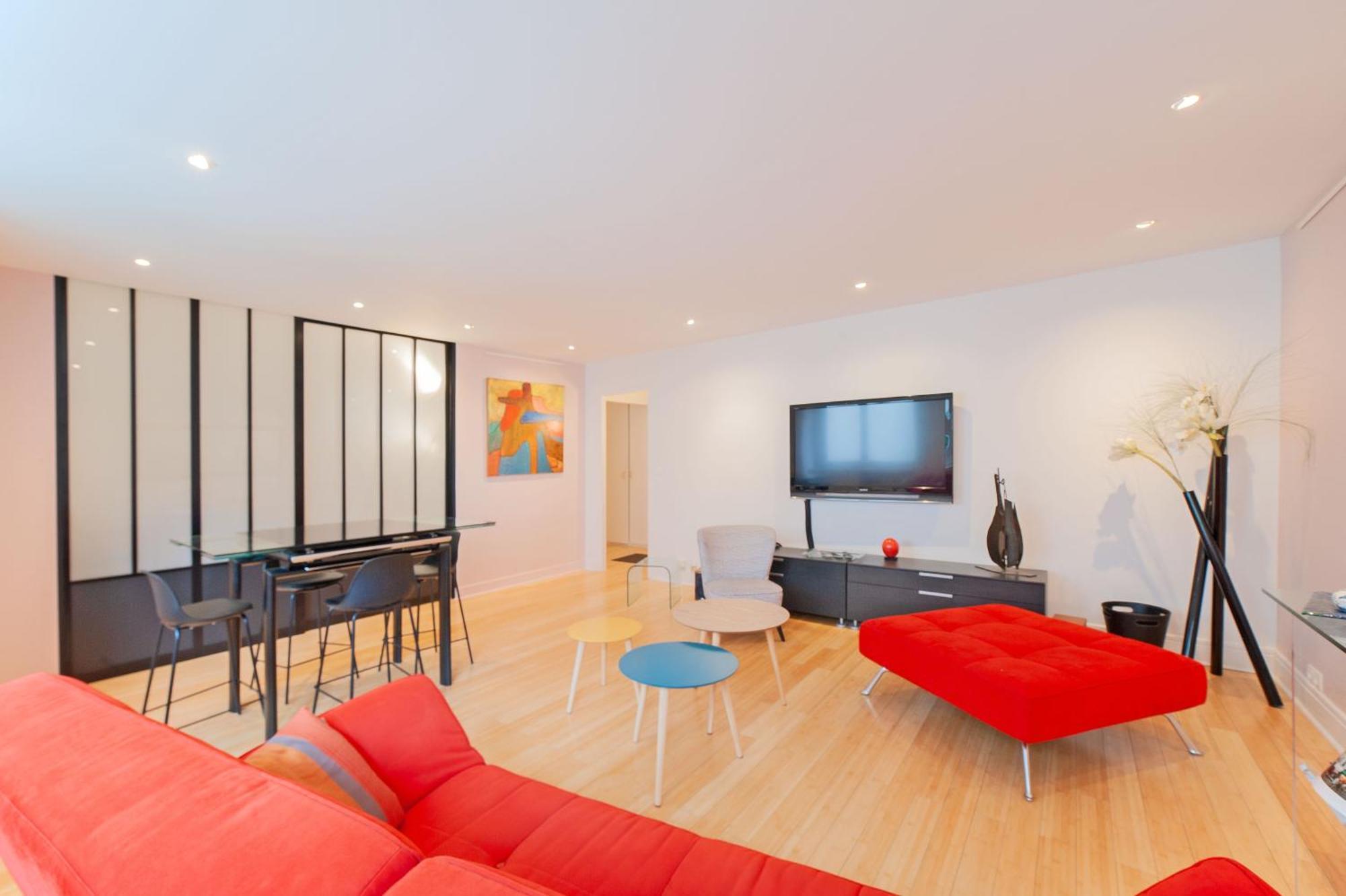 Apartment Large Pleasant Alcove In Center