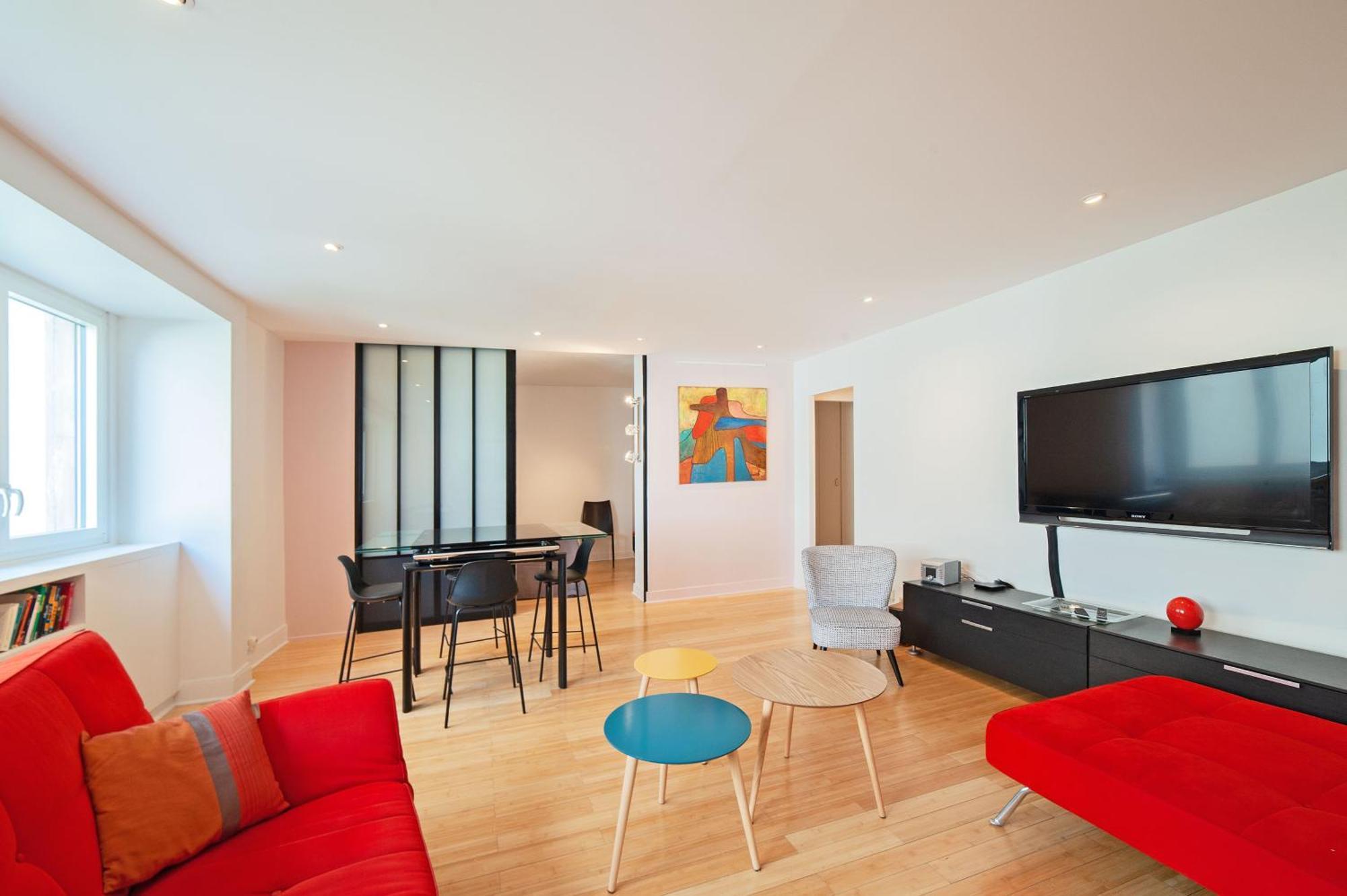 Apartment Large Pleasant Alcove In Center *